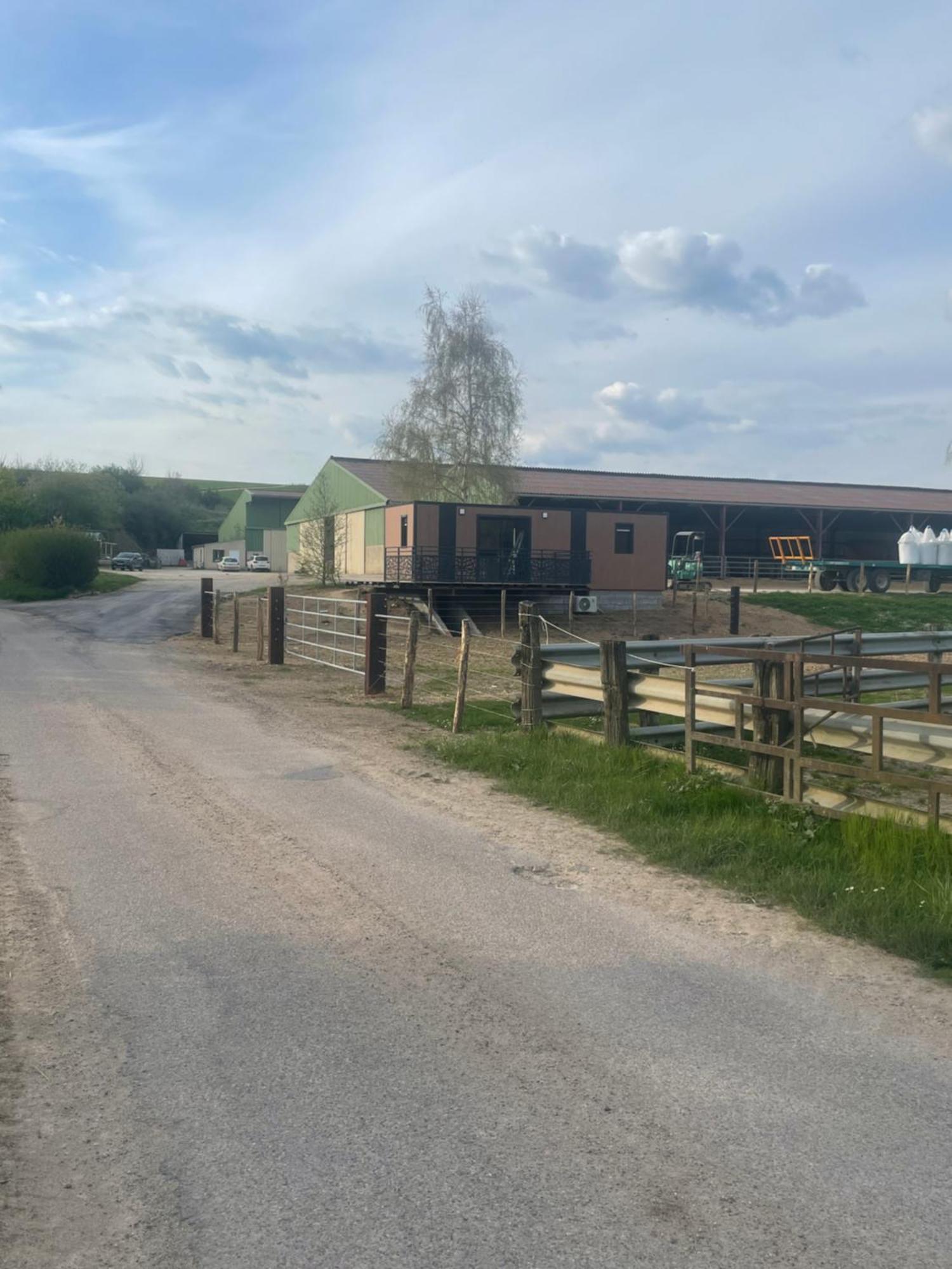 Au Coeur De La Ferme 2 Lacroix-sur-Meuse Exterior foto